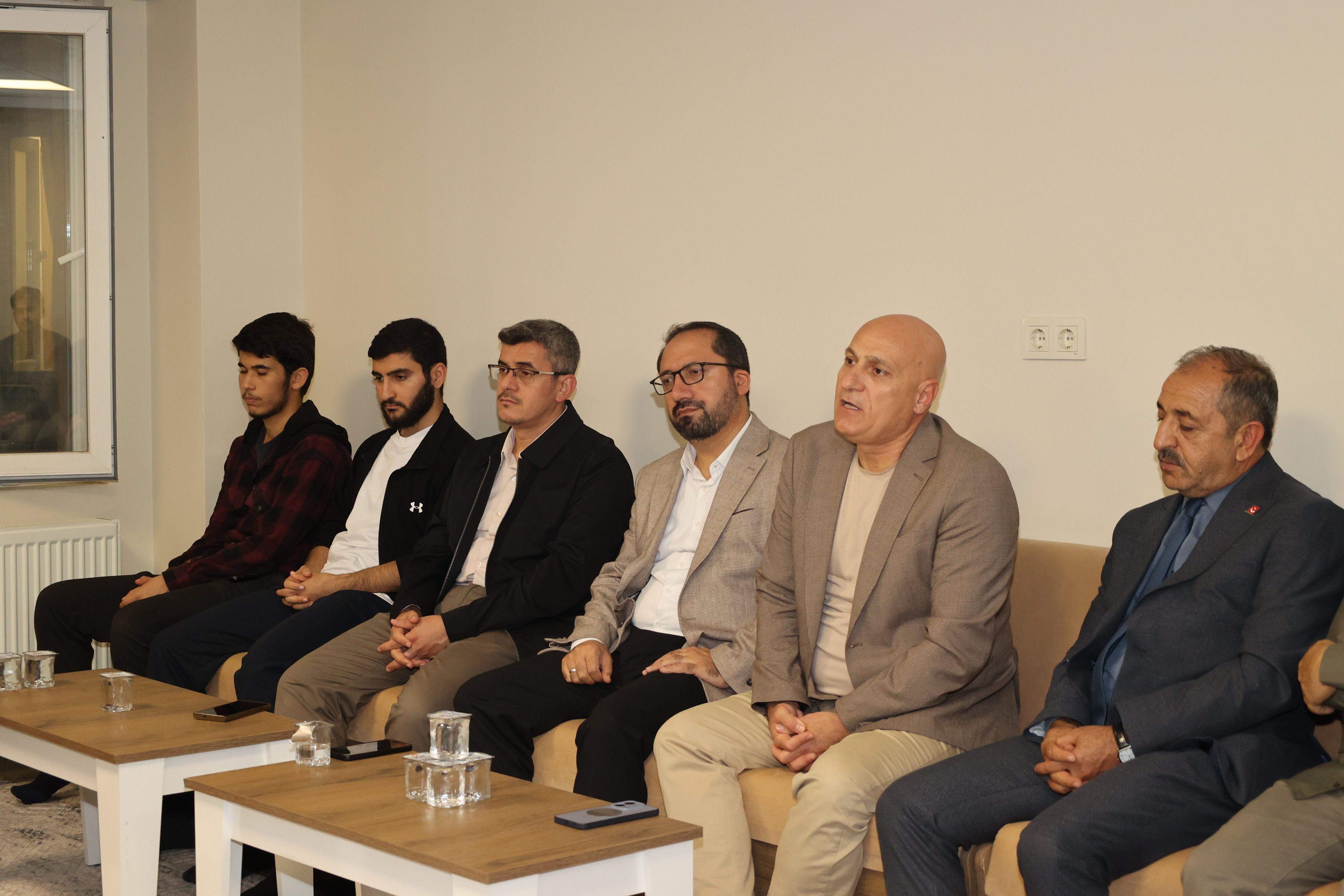 Adıyaman’da Öğrencilerle Manevi Değerler Üzerine Sohbet3