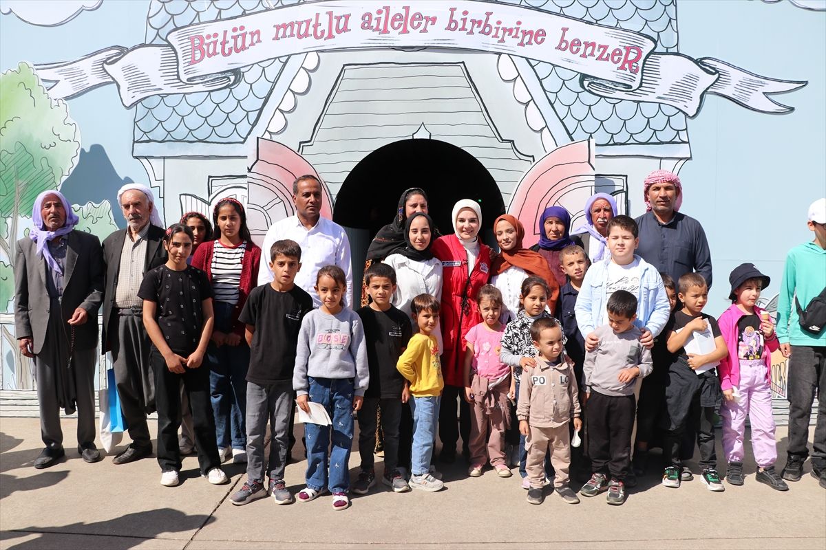 Bakan Göktaş, TEKNOFEST'te çocuklarla buluştu
