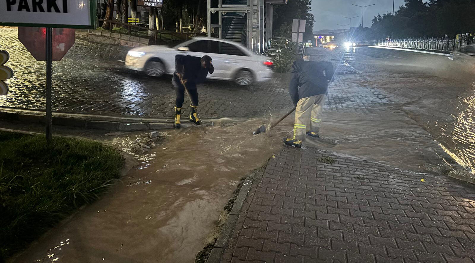 Besni Sağanak Yağış Sel (1)