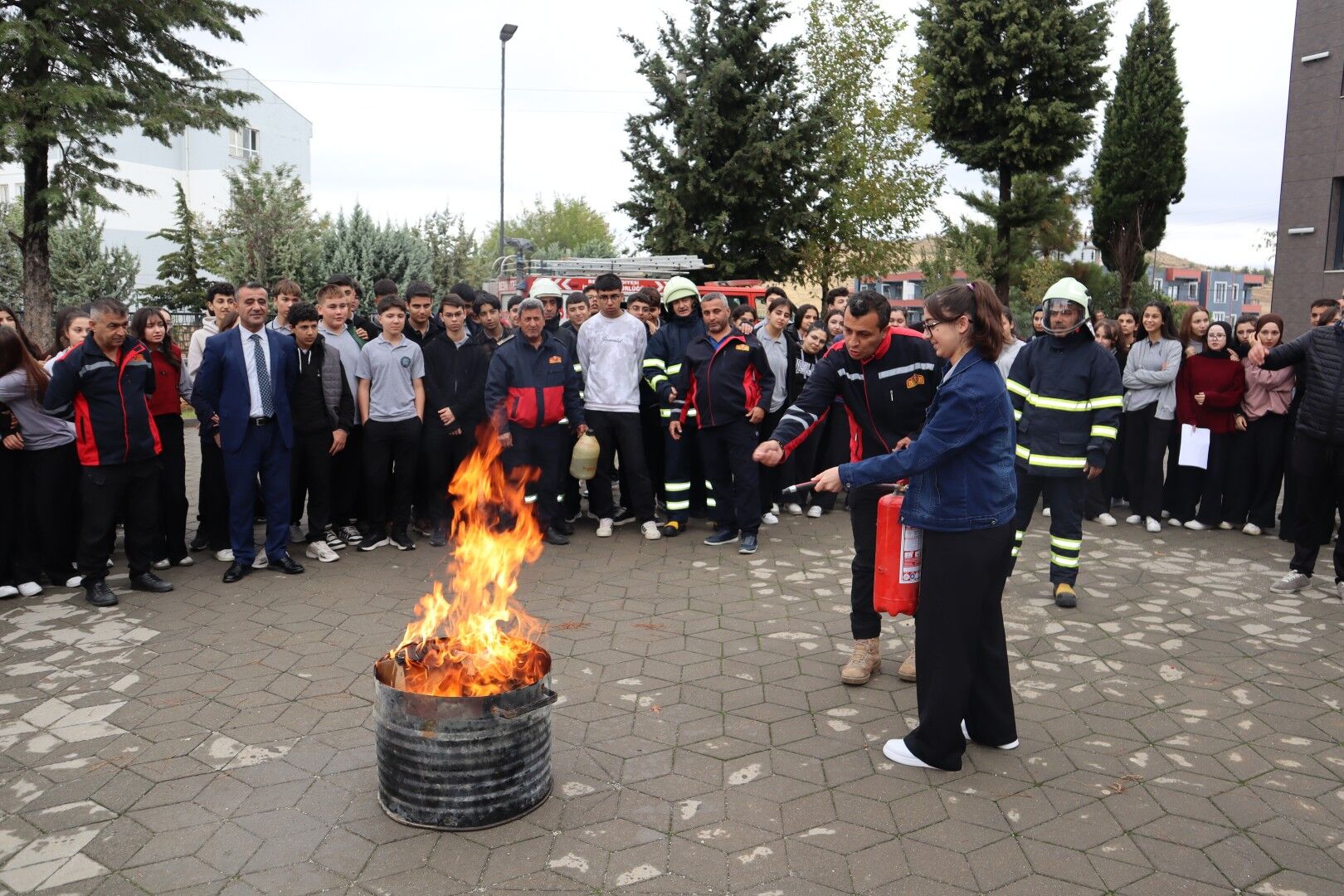 Besni’de Ali Erdemoğlu Fen Lisesinde Yangın Tatbikatı (1)
