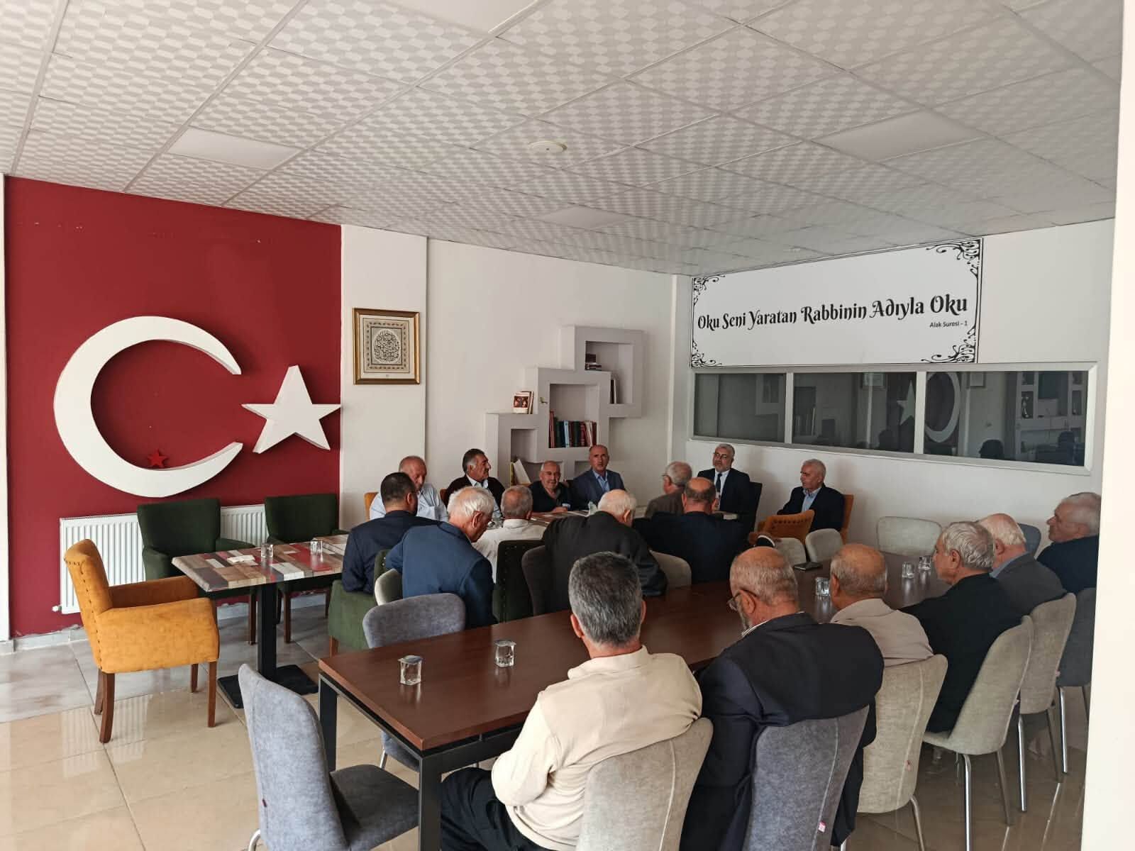 Besni’de Emekli İmamlar Kahvaltıda Buluştu (1)