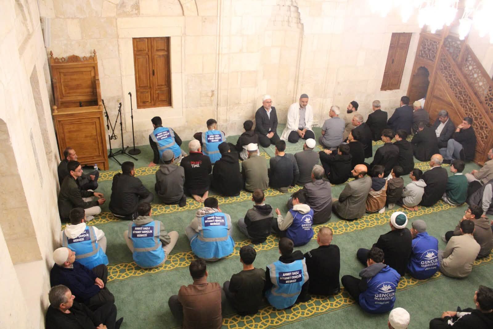 Besni’de Gençler Sabah Namazında Kurşunlu Camii’nde Buluştu (1)-1