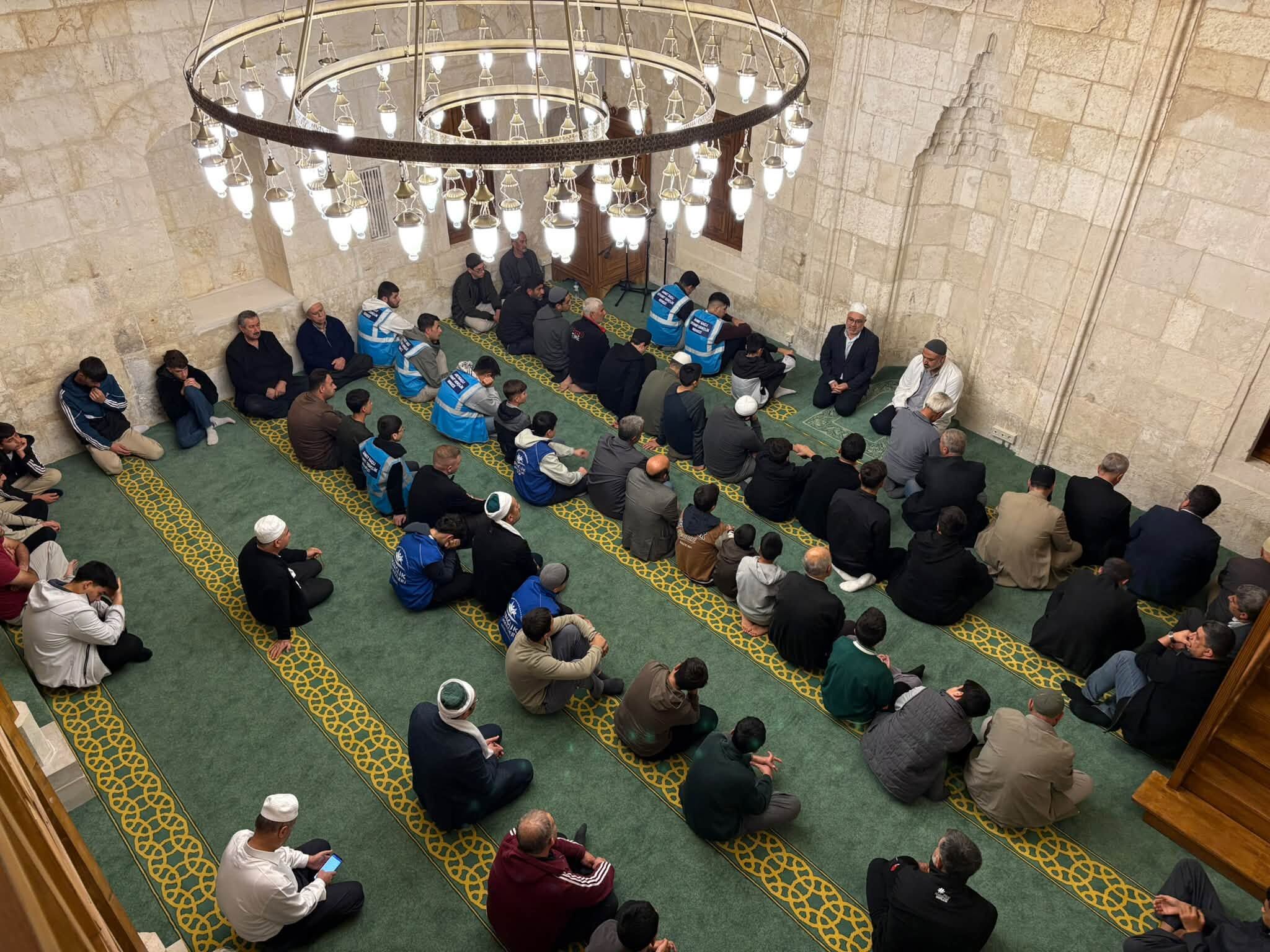 Besni’de Gençler Sabah Namazında Kurşunlu Camii’nde Buluştu (2)