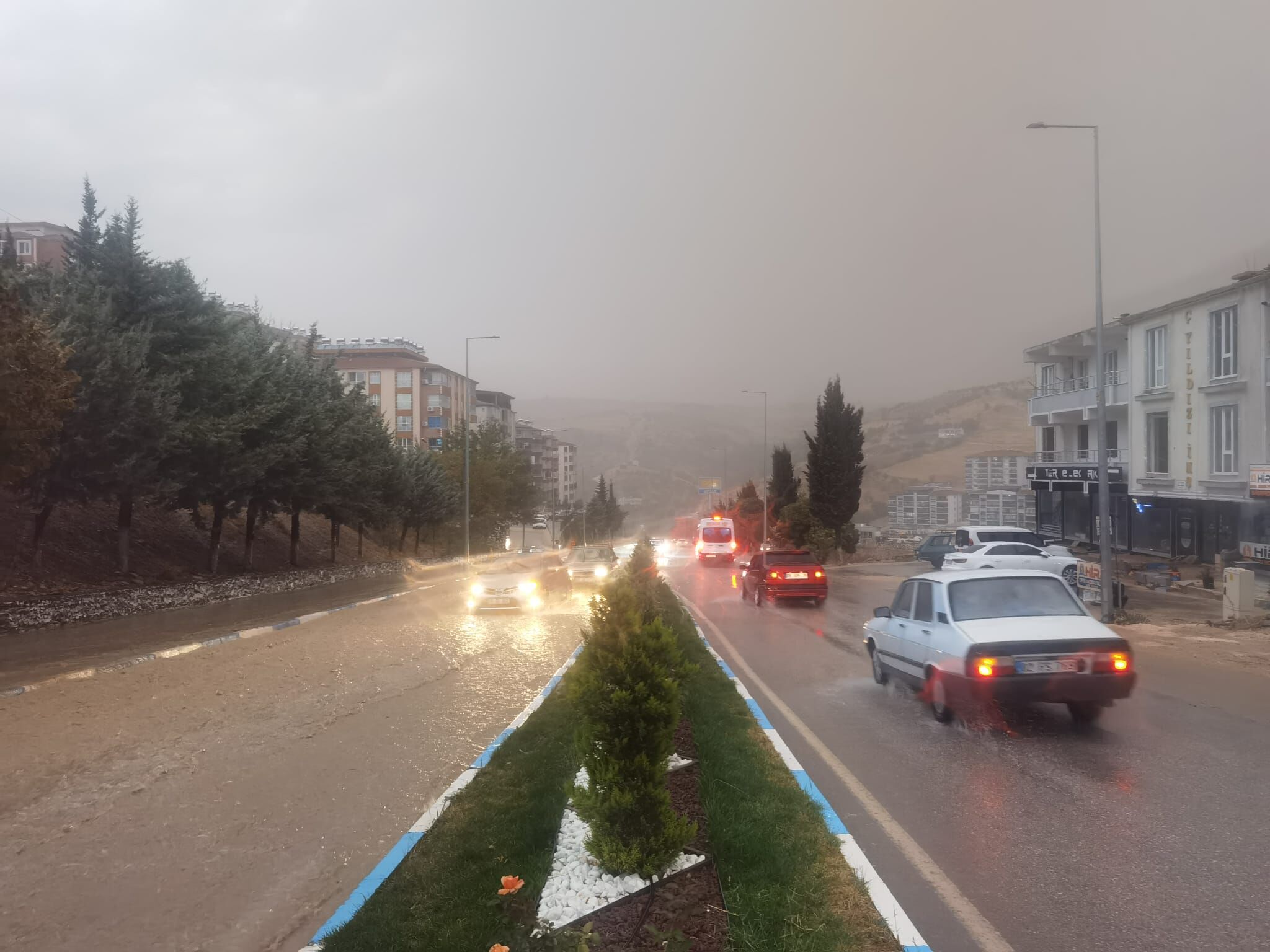 Besni’de Sağanak Yağış Sel Felaketine Yol Açtı (2)