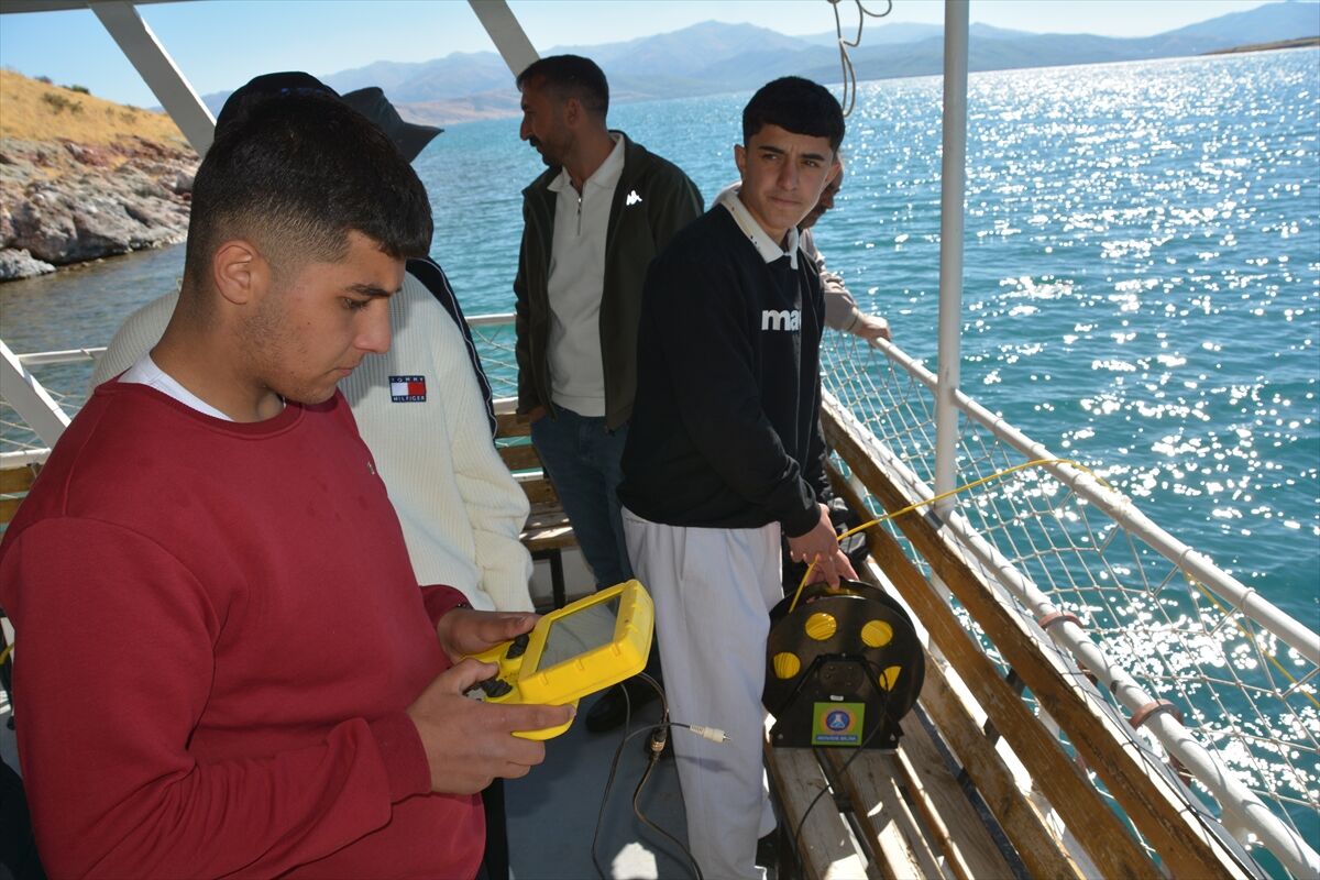 Bitlis'te Öğrencilere Su Altı Robot Eğitimi