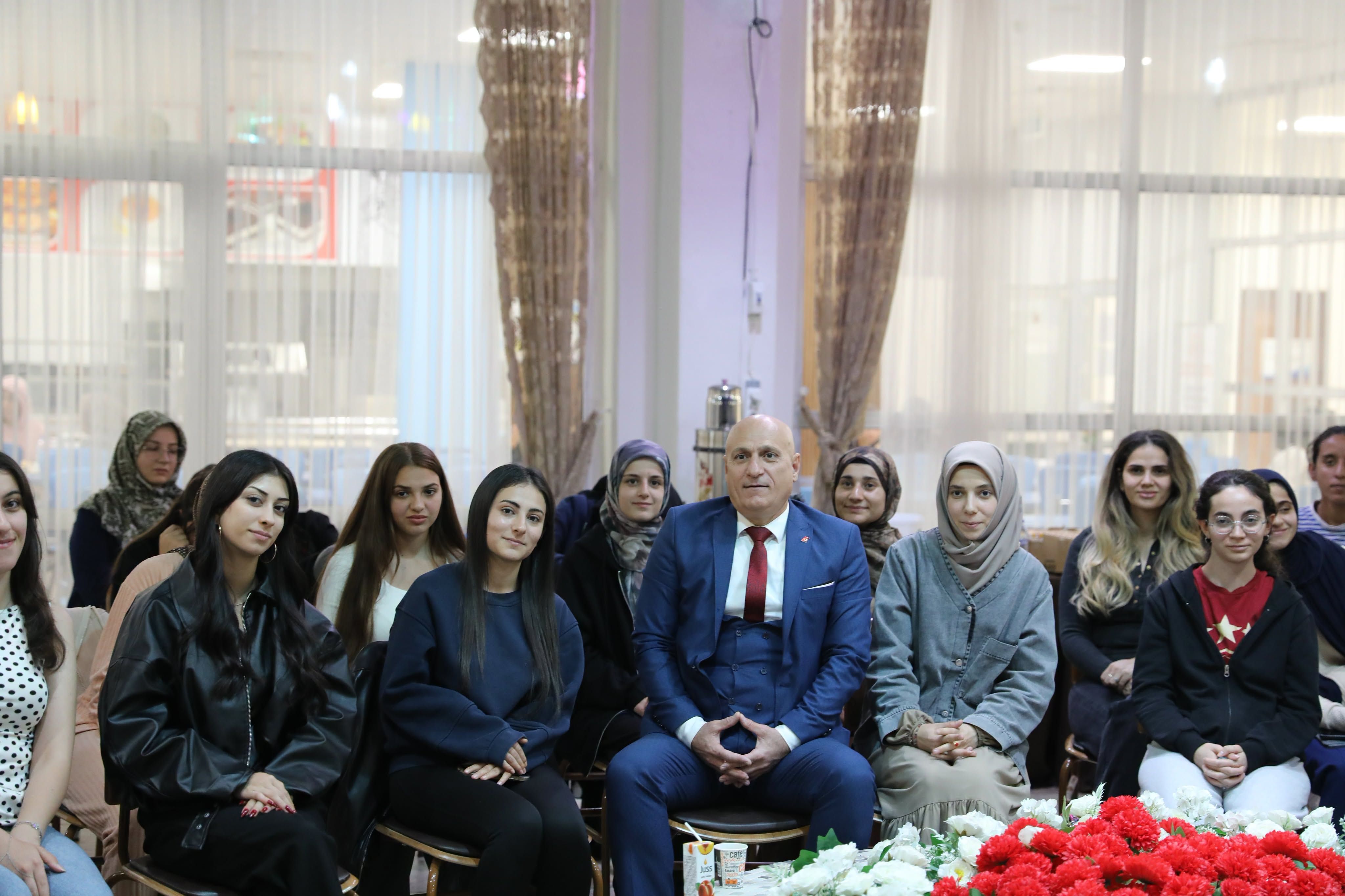 Hüseyin Elüstü Öğrencilerle Bir Araya Geldi2