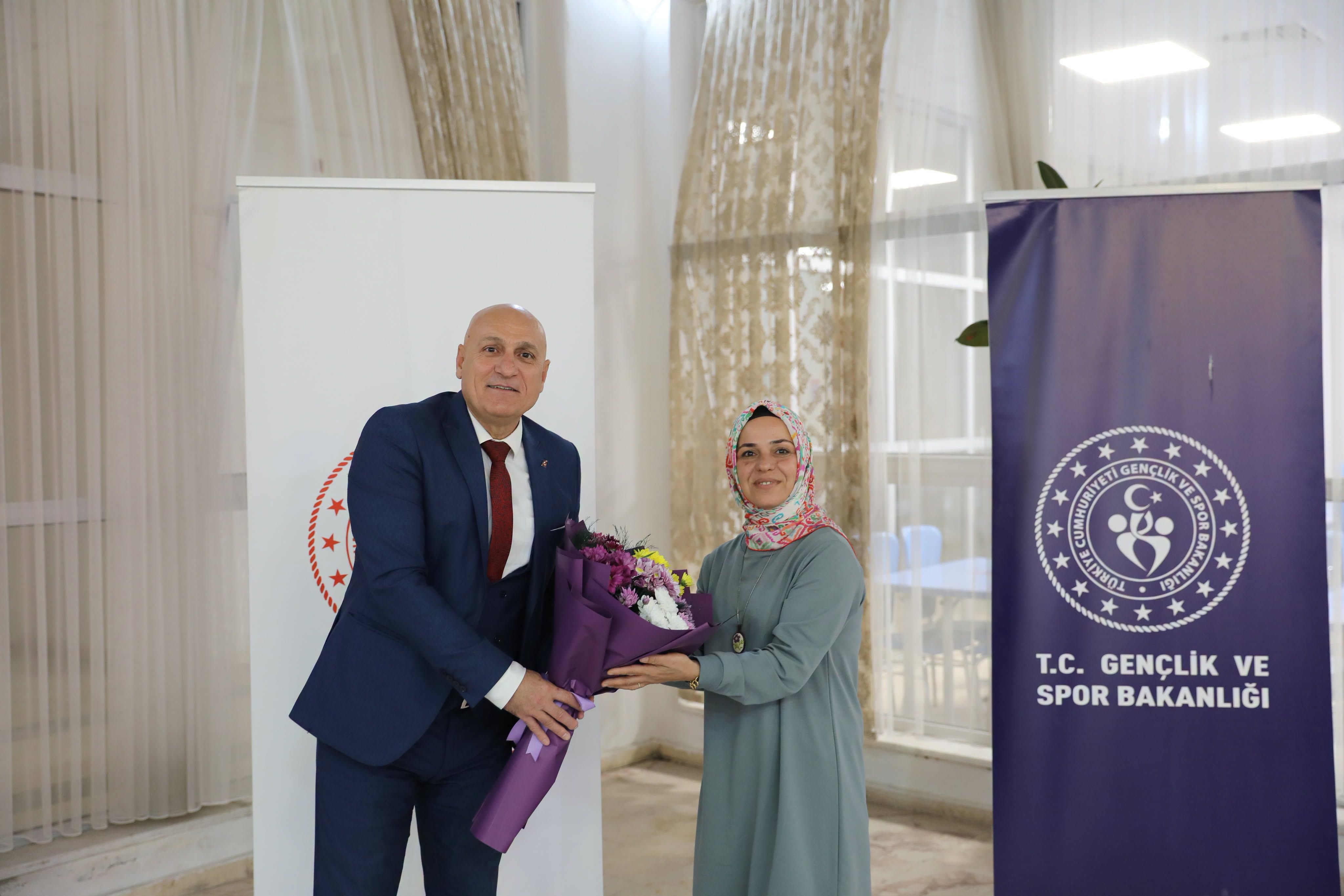 Hüseyin Elüstü Öğrencilerle Bir Araya Geldi5