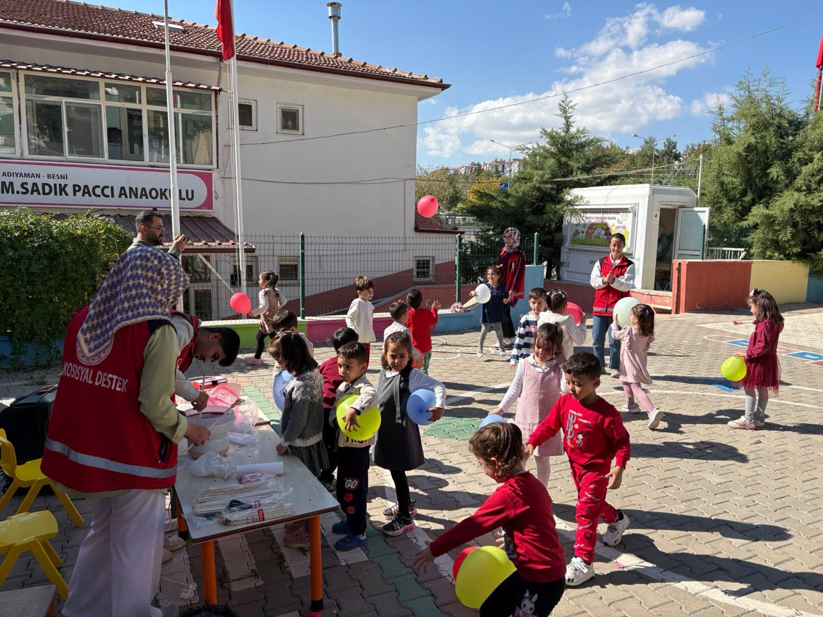 Mobil Sosyal Hizmet Aracı Miniklerle Buluştu3