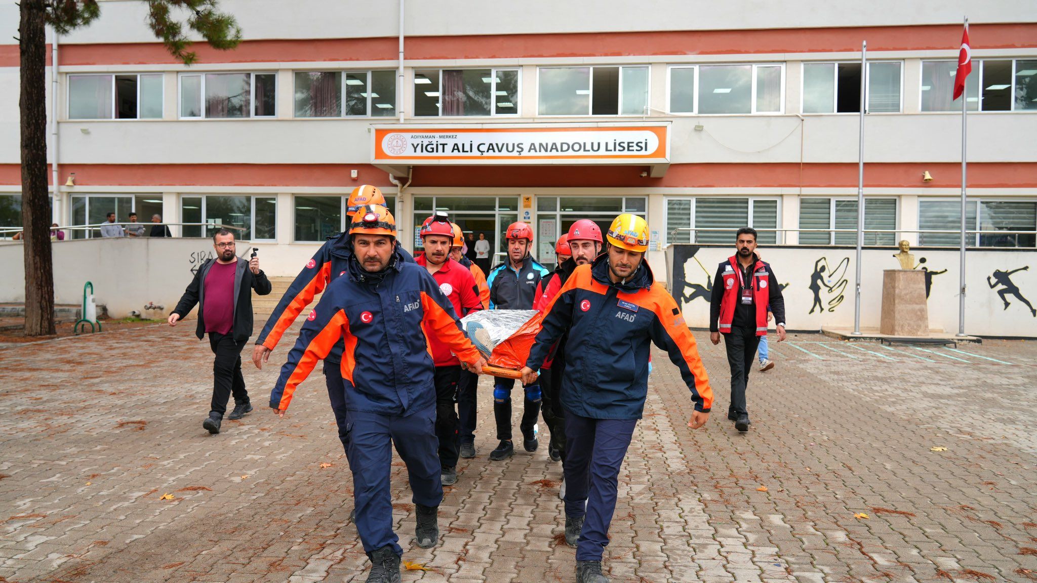 Öğrenciler Afetlere Karşı Uygulamalı Eğitim Aldı