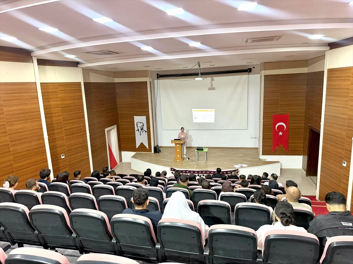Silopi'de Gençlere Evlilik Öncesi Eğitim Verildi