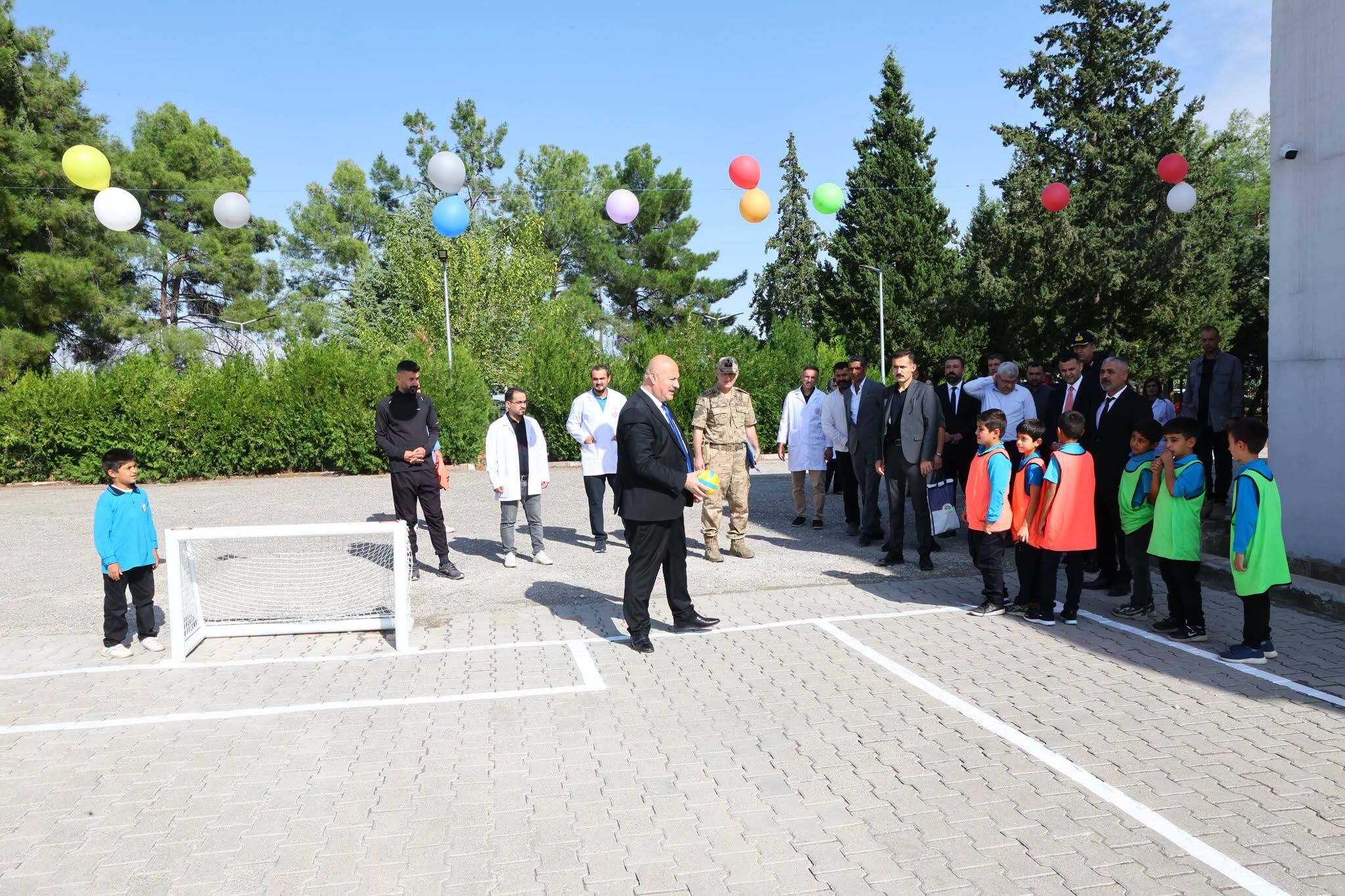 Vali Abdullah Küçük, Bozhöyük’te Öğrencilerin Heyecanına Ortak Oldu (2)