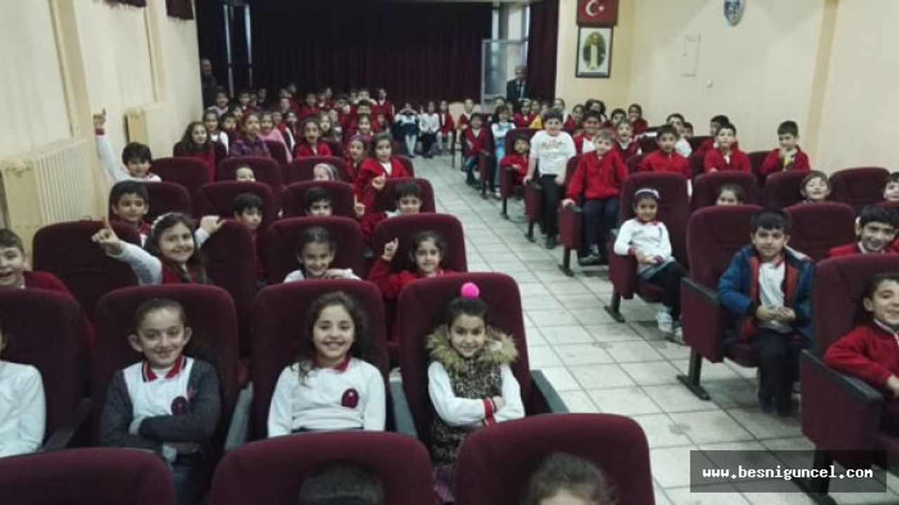 Cumhuriyet ilkokulu 2.sınıf öğrencileri “trafik dedektifi” oldu.
