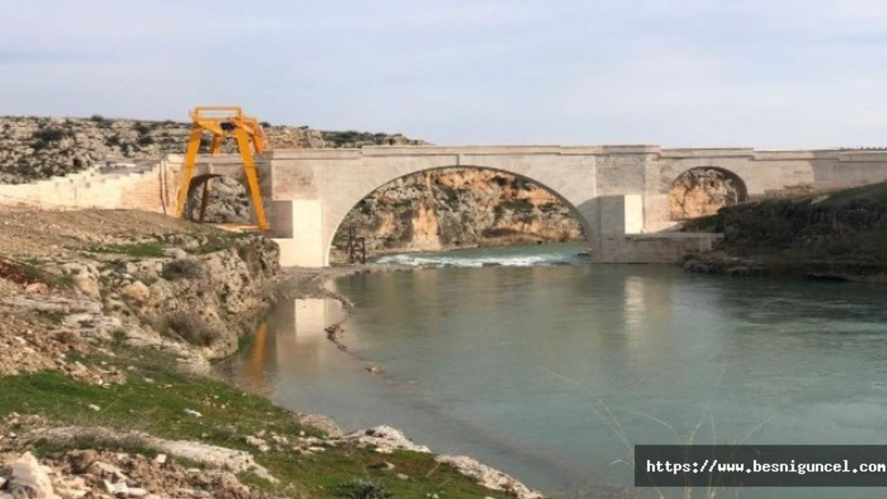 1800 Yıllık Besni Kızılin Köprüsü Ulaşıma Açıldı