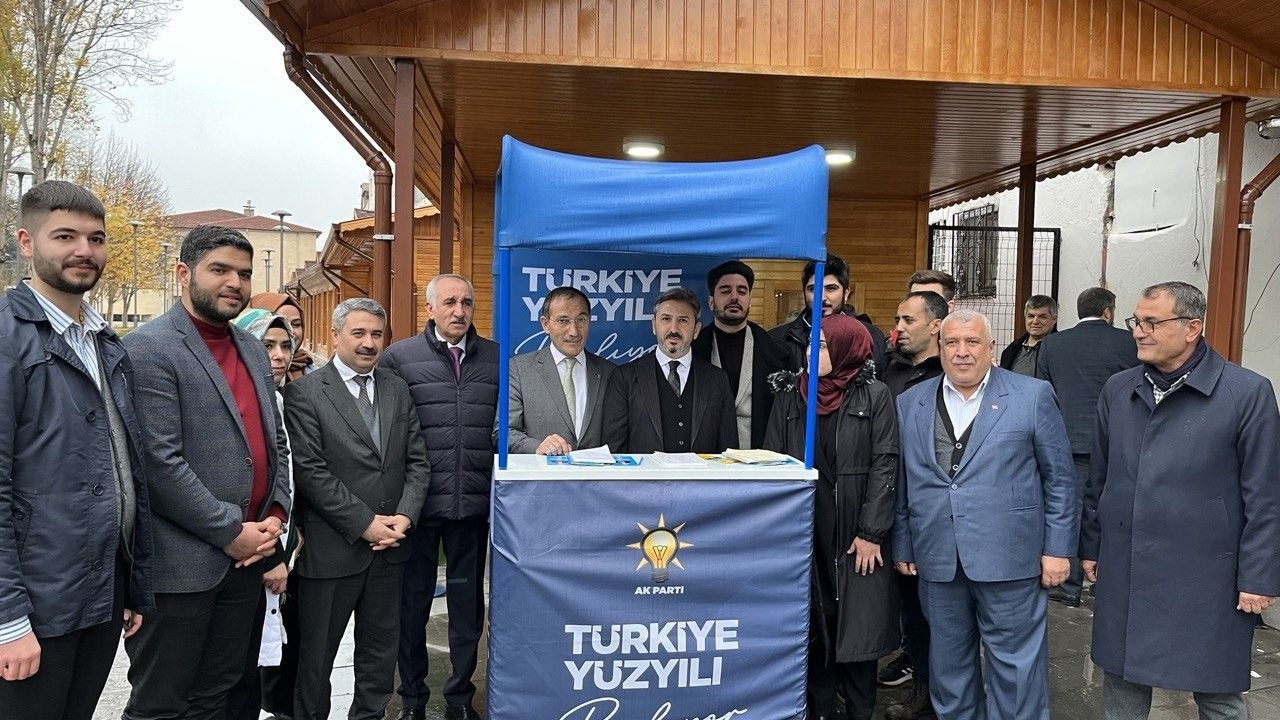 AK Parti ‘Türkiye Yüzyılı’ standı açtı