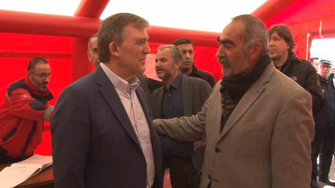 11. Cumhurbaşkanı Abdullah Gül’den çadır kente ziyaret
