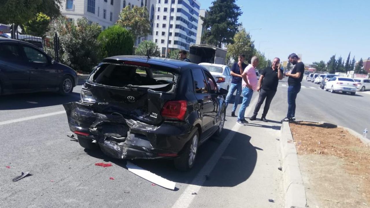 3 Aracın karıştığı kazada 1 kişi yaralandı
