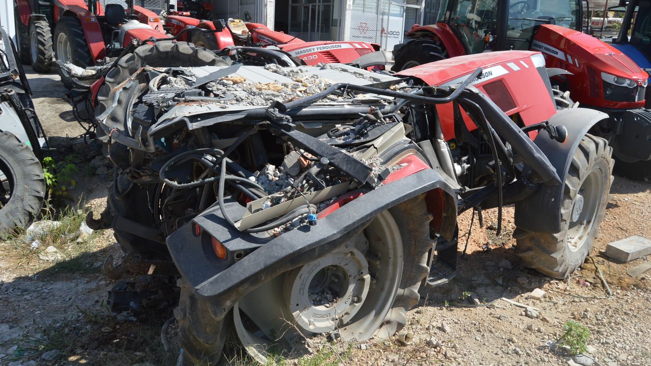 Besni’de Depremde 59 Adet Traktör Zarar Gördü