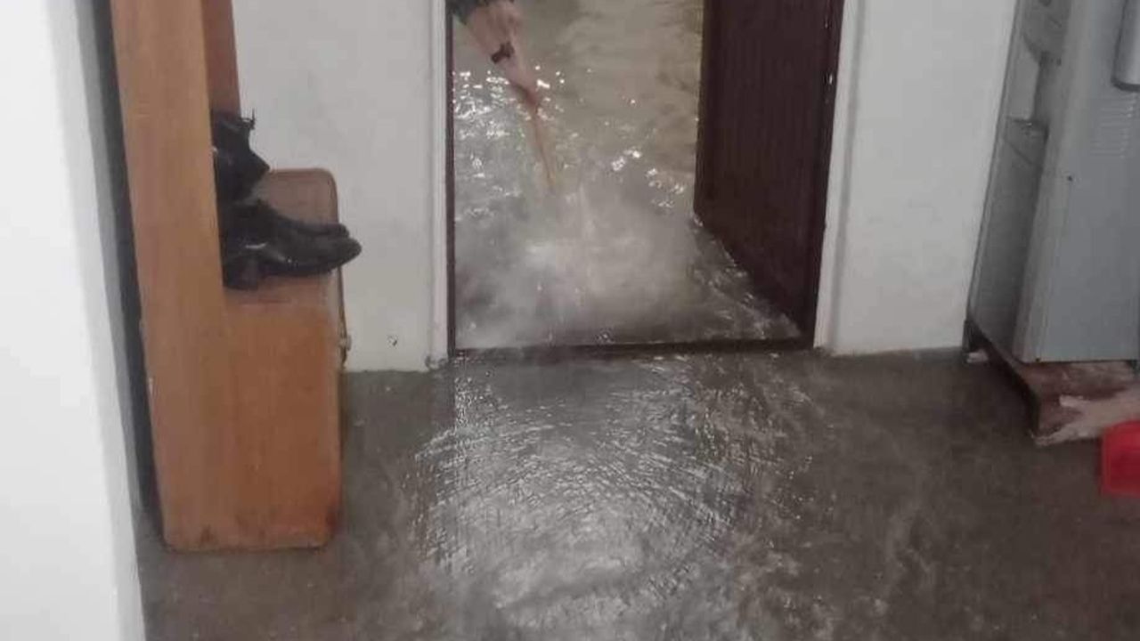 Mardin’de yağış nedeniyle 1 evi su bastı