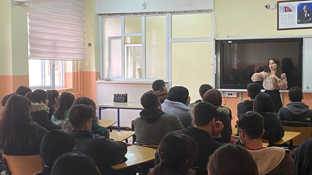 Besni'de ''Sınav kaygısı ve stres yönetimi'' Eğitimi
