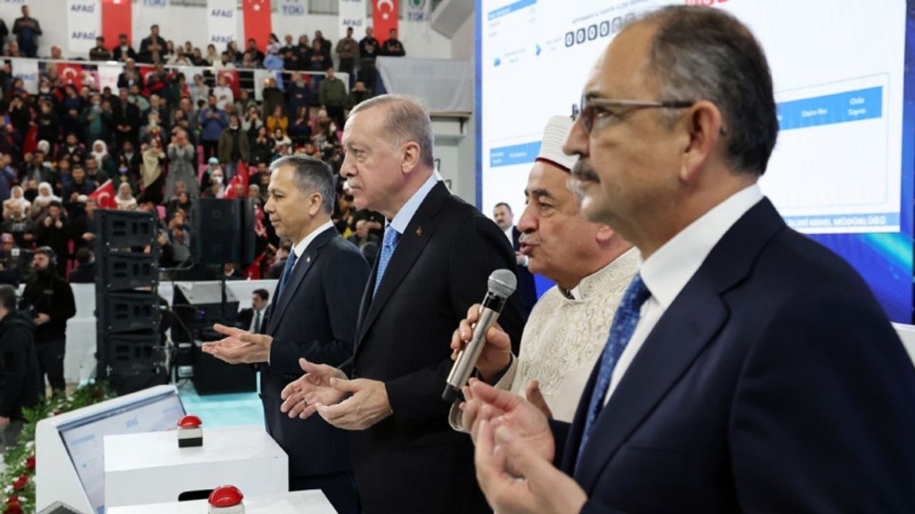 Cumhurbaşkanı Erdoğan Adıyaman'da depremzedelere konut teslim töreninde konuştu 