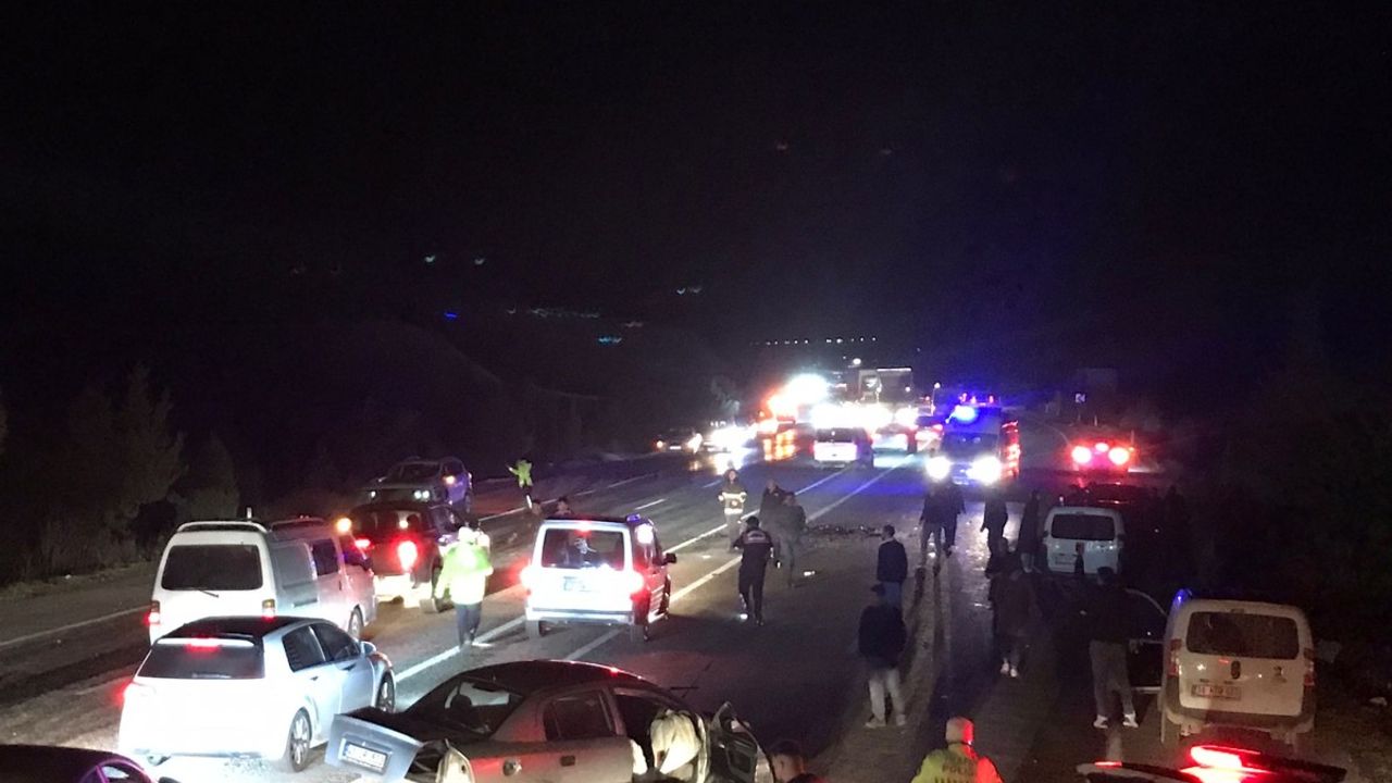 Kahta’da 2 otomobil çarpıştı: 6 yaralı