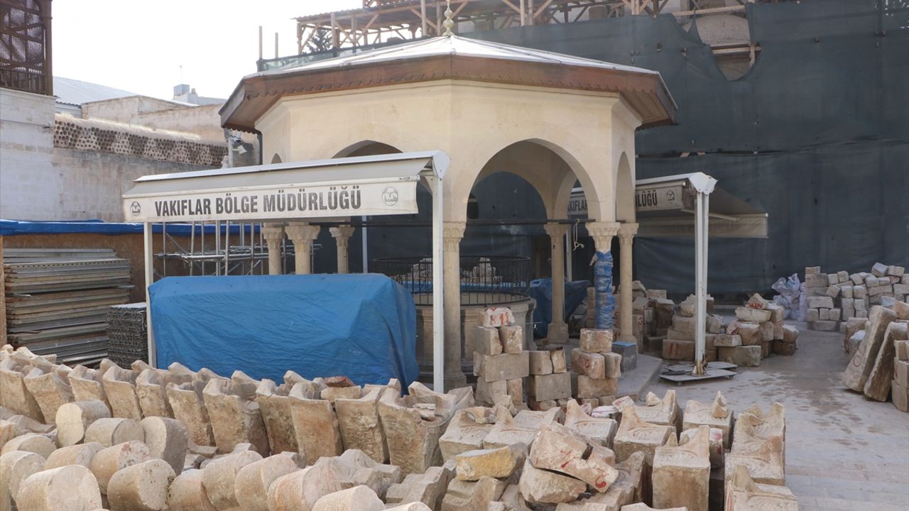 Depremde hasar gören camilerden 3'ünün restorasyonu tamam