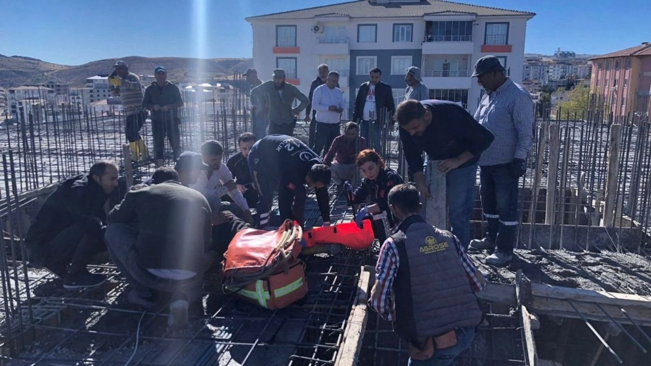 Besni'de beton dökümü sırasında bom kırıldı...