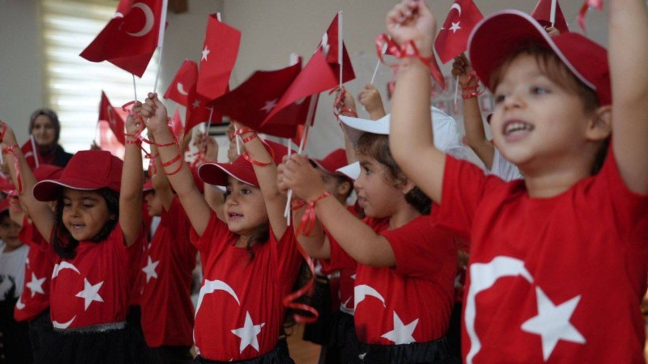 Adıyaman’da Minikler Cumhuriyet Bayramı Kutladı