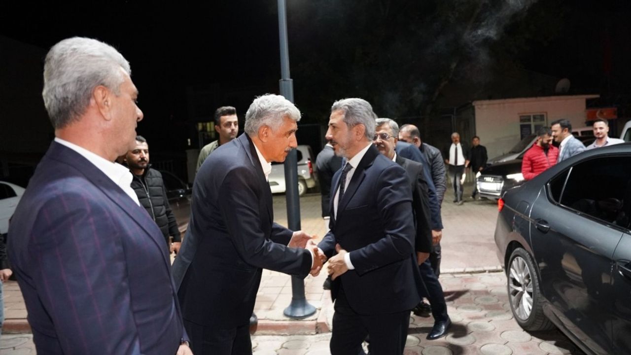 Aydın'dan Kahta Belediye Başkanı Hallaç'a ziyaret