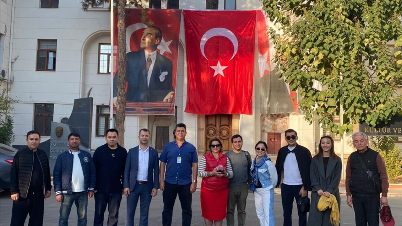 Basın mensuplarından oluşan yabancı uyruklu kafile Siirt'i gezdi