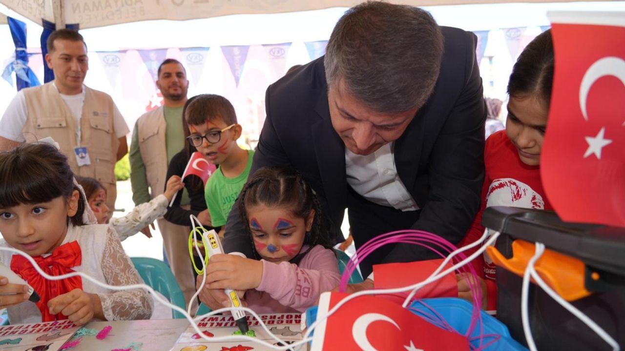 Çocuklar Eğriçay Parkı'nda Cumhuriyet'i Kutladı