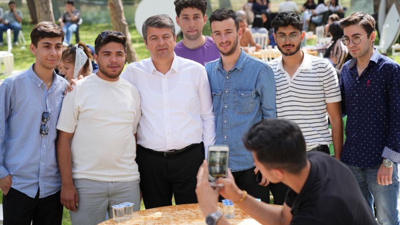 Belediye’den 281 öğrenciye 2.46 milyon lira nakdi destek