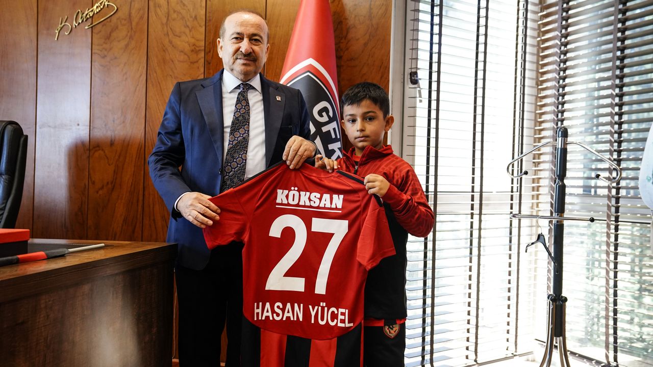 Depremzede Hasan Yücel, Gaziantep FK tesislerinde ağırlandı