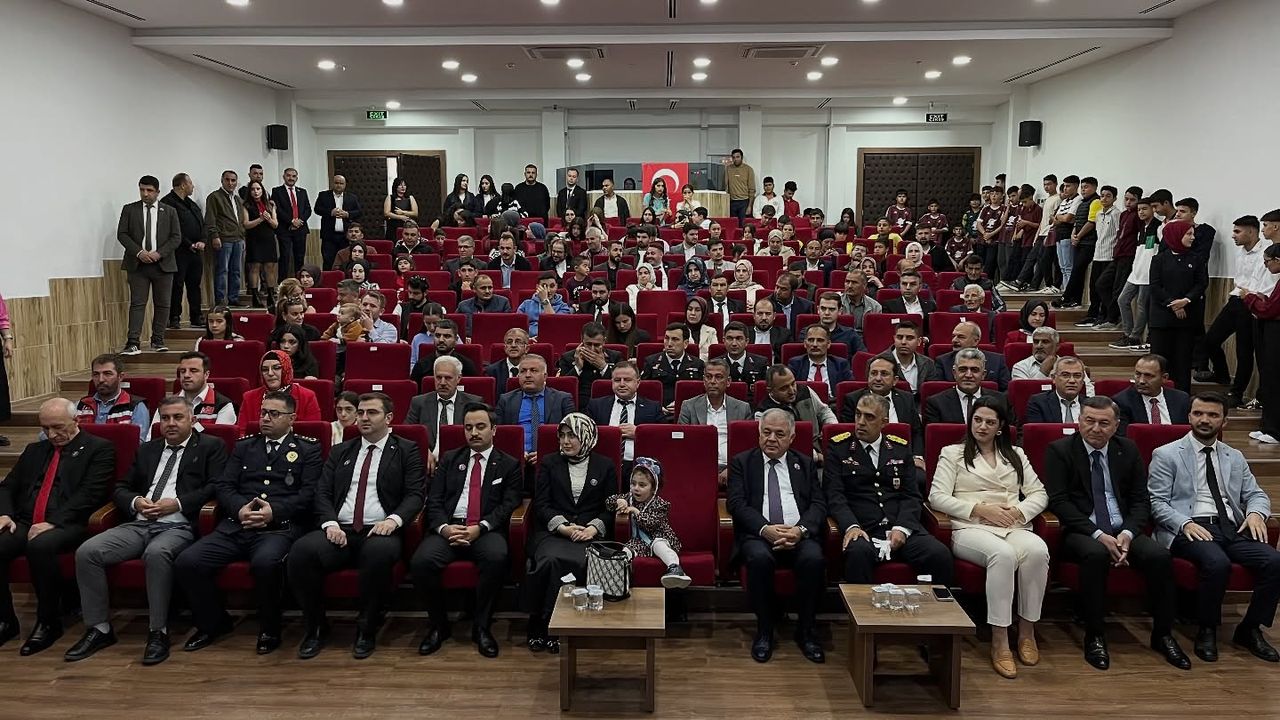İslahiye ve Nurdağı'nda Cumhuriyet'in 102. yılı kutlandı
