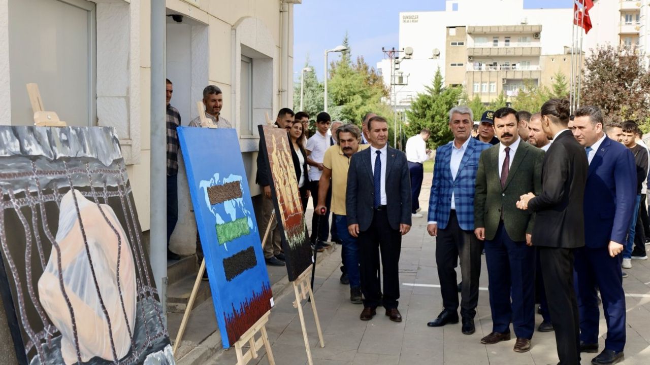 Kahta'da 'Yıkıntıların Sessizliği' sergisi açıldı