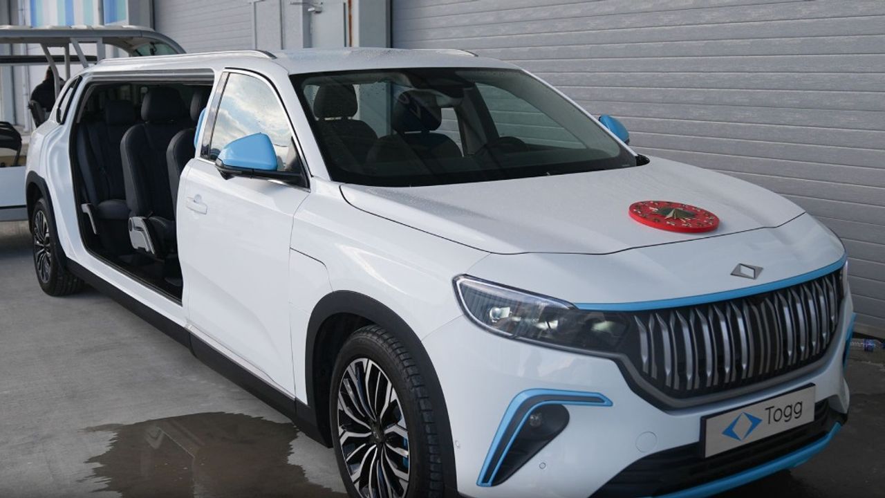 Togg T10X limuzin versiyonu görücüde