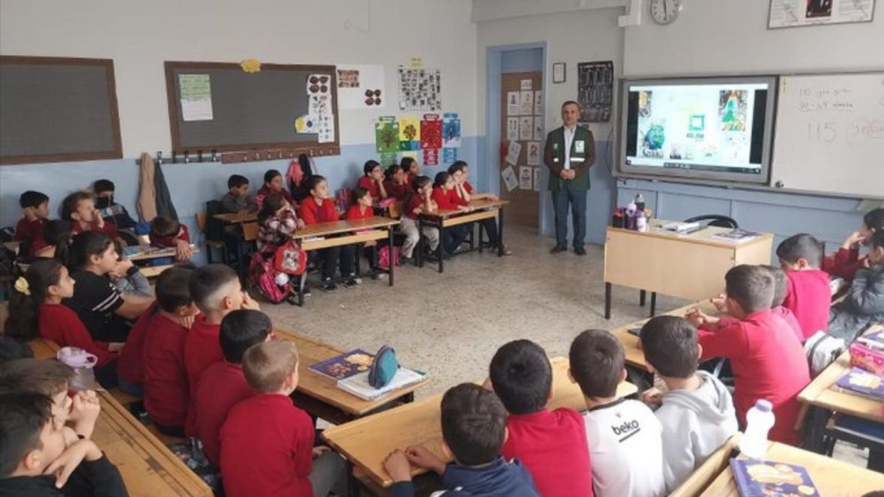Yeşilay, öğrencilere teknoloji bağımlılığı semineri verdi