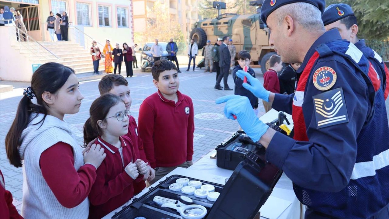 Kilis'te öğrencilere yerli ve milli araçlar tanıtıldı