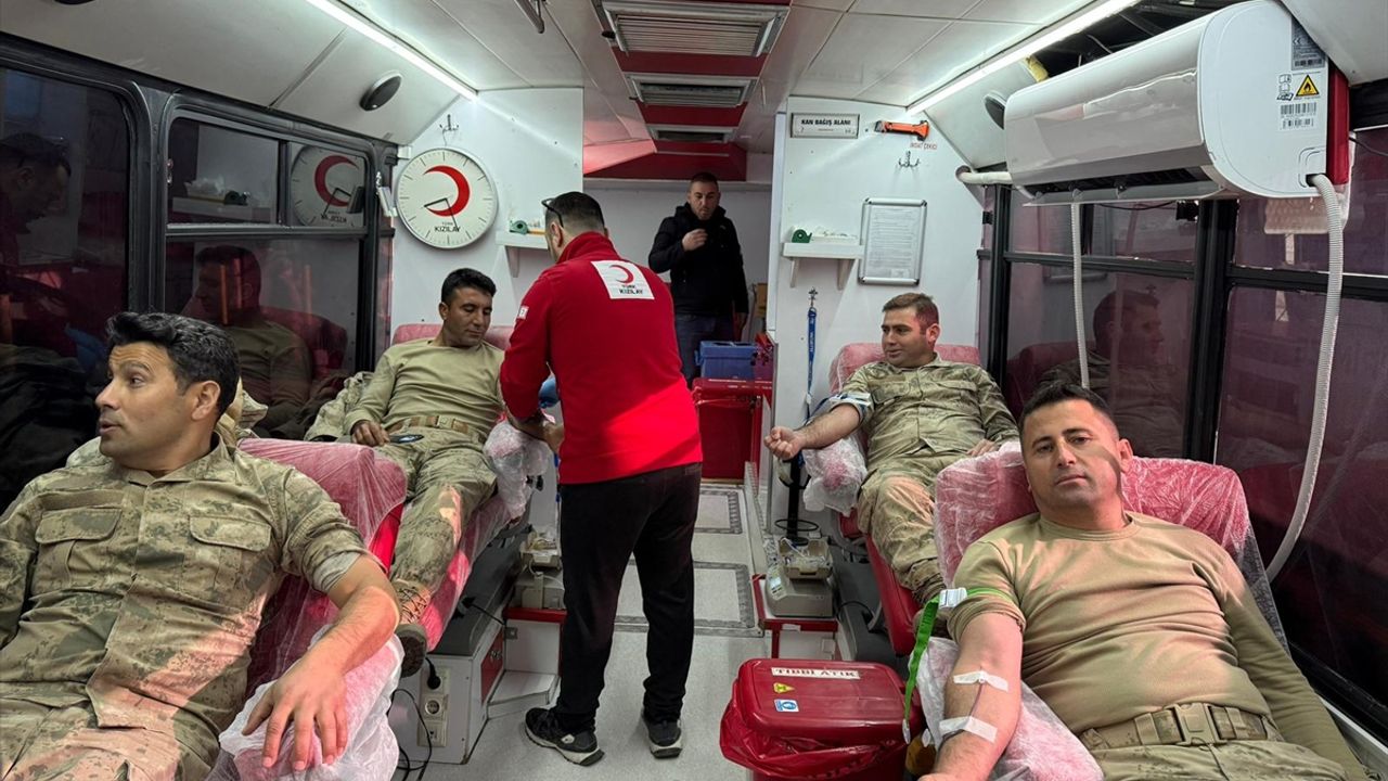 Kilis'te kan bağışı kampanyasına jandarmadan destek