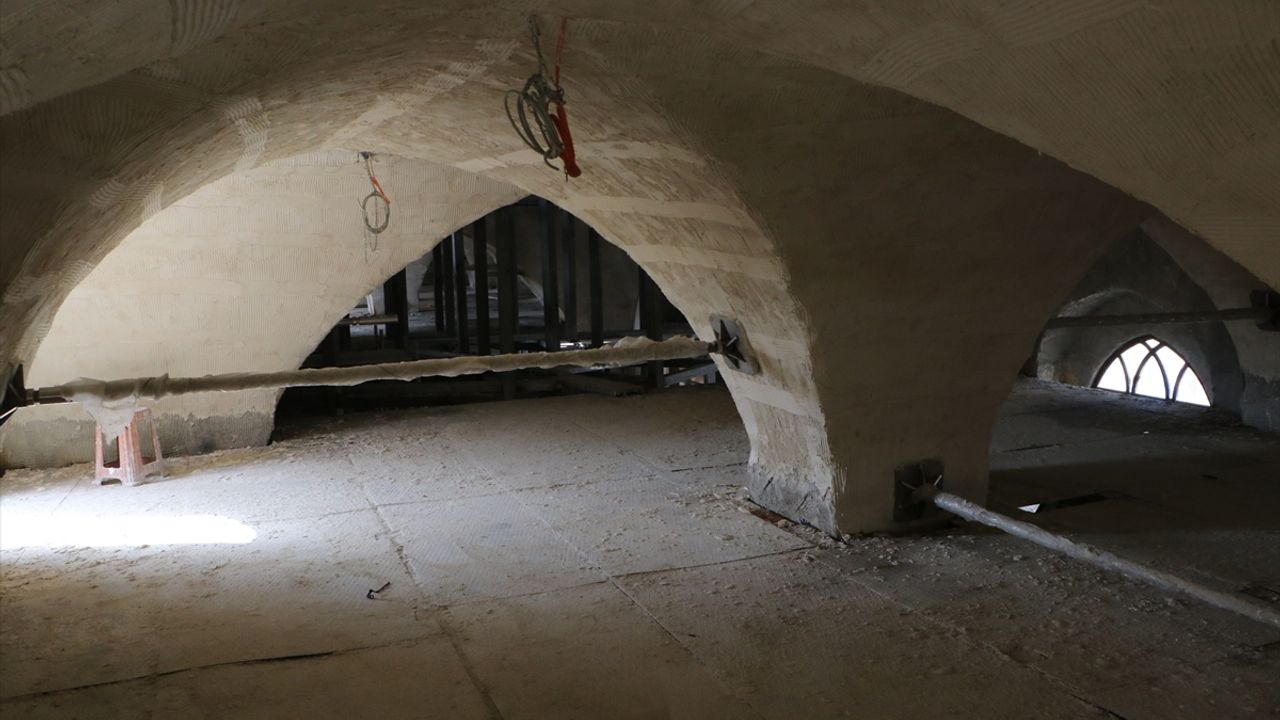 Depremde zarar gören tarihi yapılar restore ediliyor