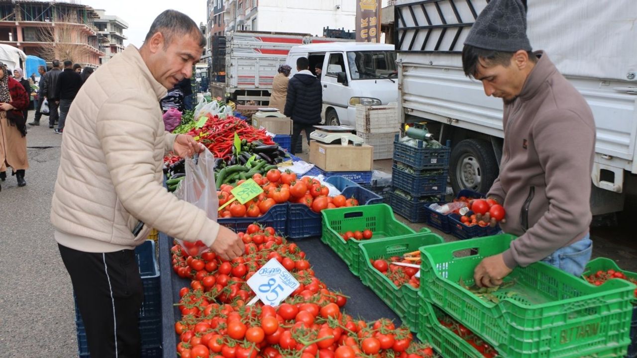 Pazarda fiyatlar yükseldi, alım gücü düştü