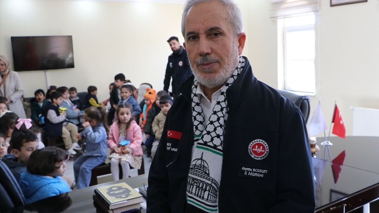 Kilis'te Kur'an Kursu Öğrencilerinden Gazze'ye Yardım