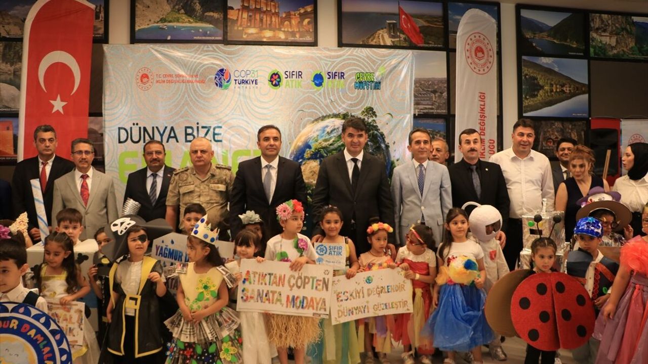 Kilis'te çevre farkındalığı sıfır atık defilesiyle arttı