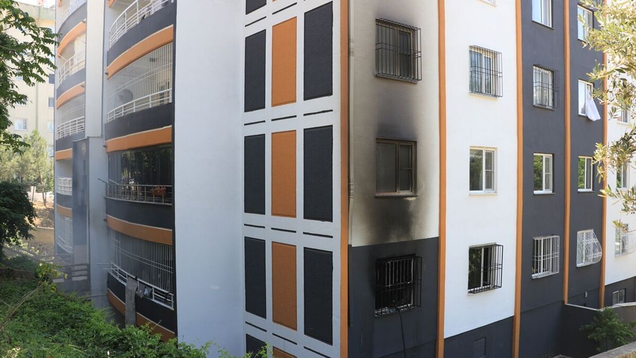 Kilis'te ev yangınında 4 kişi hastaneye kaldırıldı