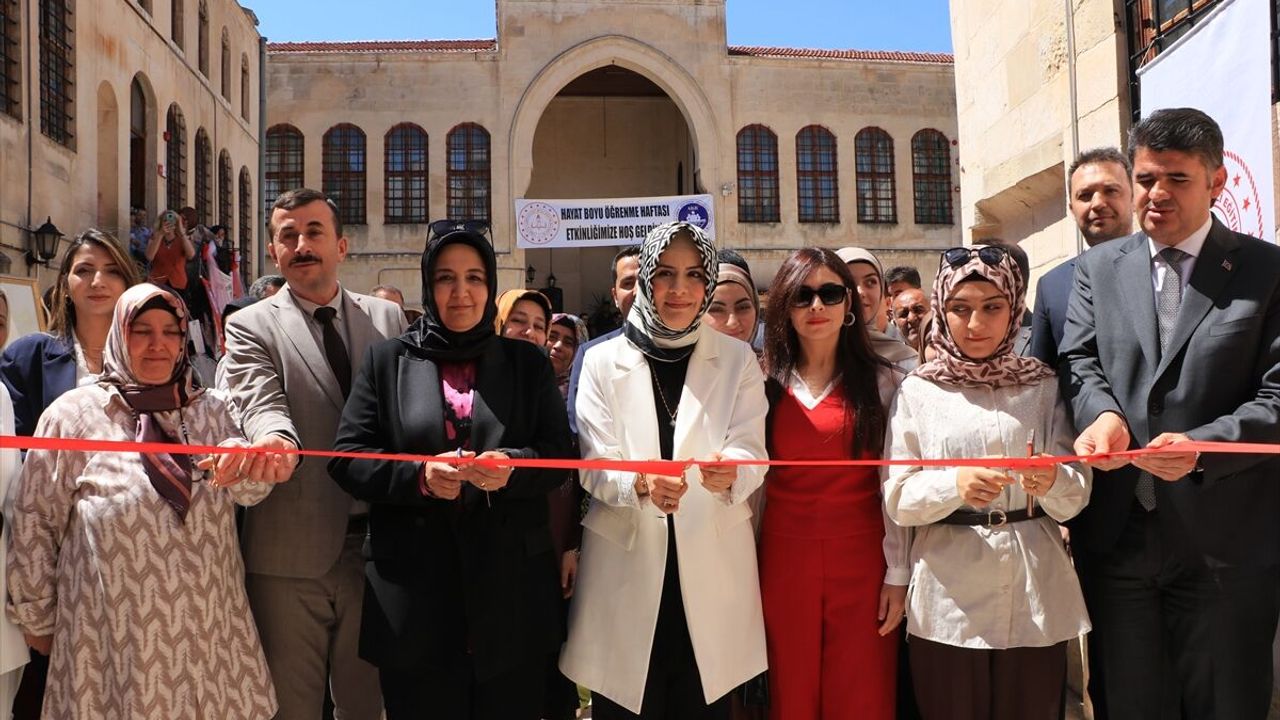Kilis'te Hayat Boyu Öğrenme Haftası Sergisi Açıldı