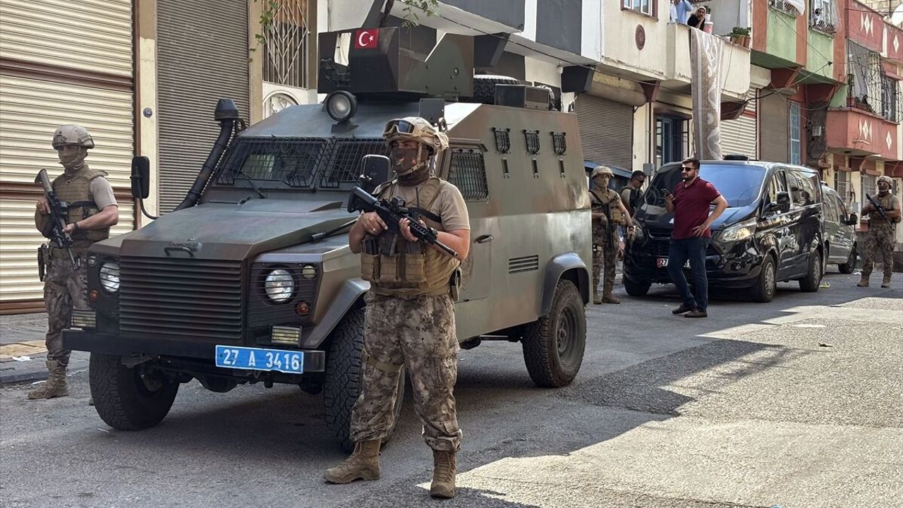 Gaziantep'te çatılarda kovalamaca sonrası şüpheli yakalandı
