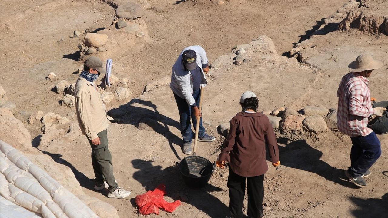 Kilis Oylum Höyük'te Yeni Dönem Kazıları Başladı