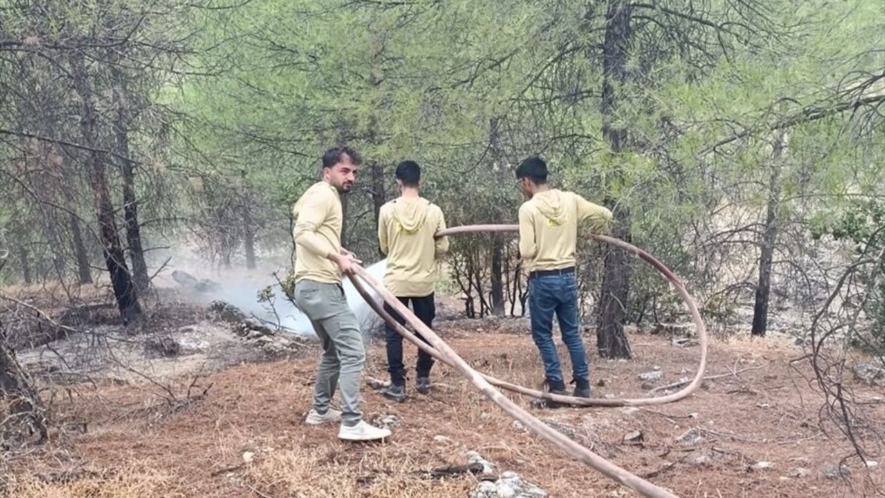 Kilis'te Yıldırımın Yaratığı Yangın Söndürüldü