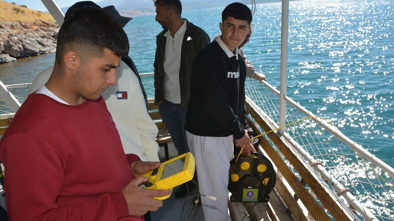 Bitlis'te Öğrencilere Su Altı Robot Eğitimi