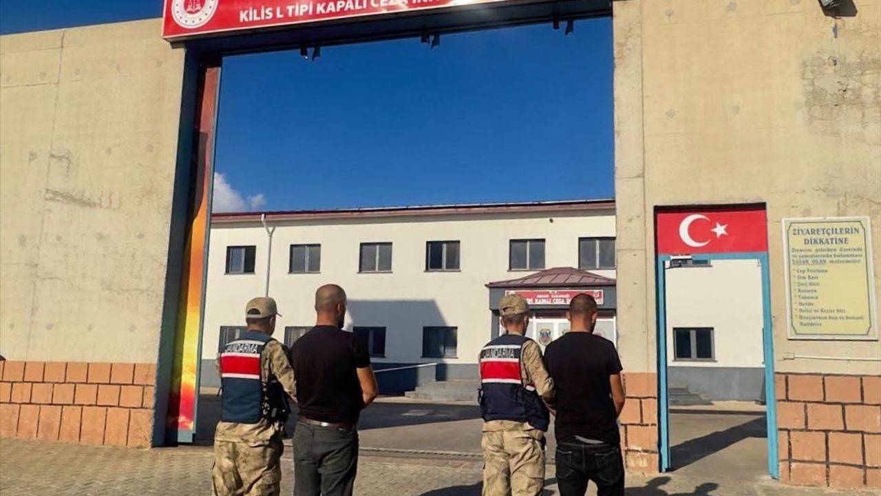Kilis'te Göçmen Kaçakçılığı İddiasıyla 2 Şüpheli Tutuklandı